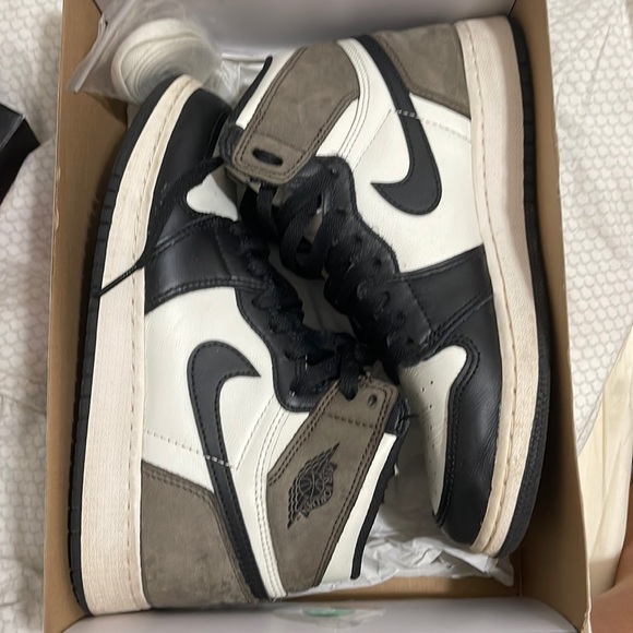 AIR JORDAN 1 MOCHAS 5.5Y - Picture 1 of 5
